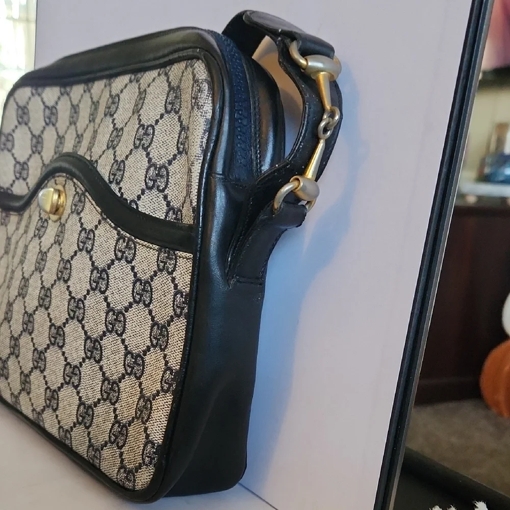Vintage Gucci Monogram Black and Cream Shoulder/Crossbody Bag- Horsebit Details - Picture 4 of 16
